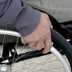 Jak dobrać odpowiednie poręcze łazienkowe dla niepełnosprawnych?