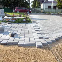 Utwardzenie terenu kruszywem - Skuteczne rozwiązanie dla podjazdów i parkingów