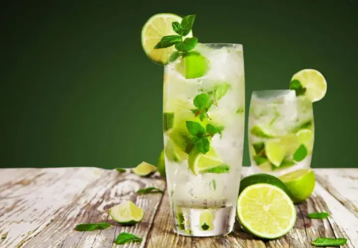 Popularne drinki: Przepisy na 6 klasycznych koktajli