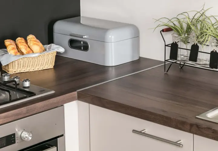 Porysowany blat? Odnów go! Skuteczne metody DIY krok po kroku