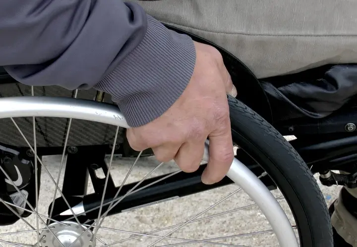 Jak dobrać odpowiednie poręcze łazienkowe dla niepełnosprawnych?