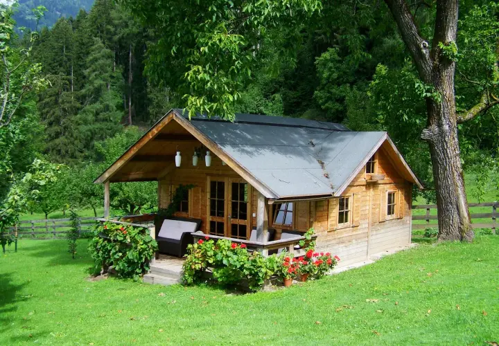 Dlaczego całoroczny domek drewniany to najlepsza inwestycja? Odkryj 7 powodów!