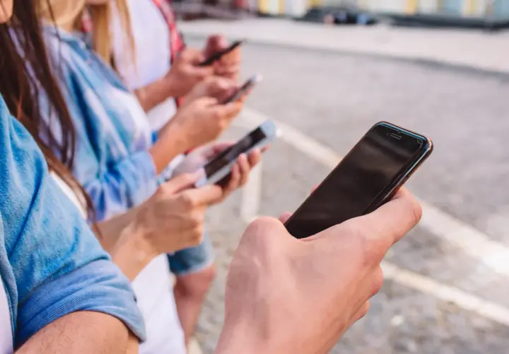 Globalne trendy w branży platform rozrywkowych online i ich wpływ na rynek polski