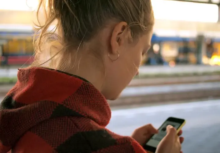 Monitoring telefonu komórkowego – nowoczesne narzędzie kontroli i bezpieczeństwa