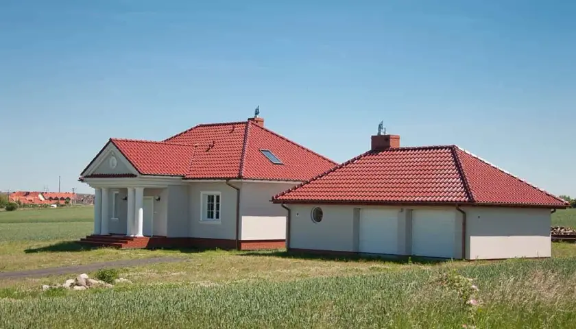 Dachy wielospadowe: jak zwiększają estetykę i funkcjonalność budynków