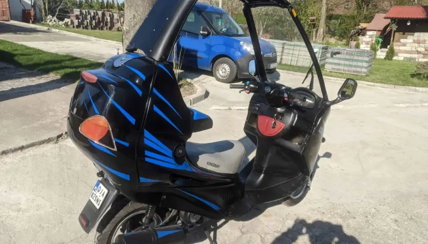 Skuter z dachem – idealne rozwiązanie na każdą pogodę i wygodny transport