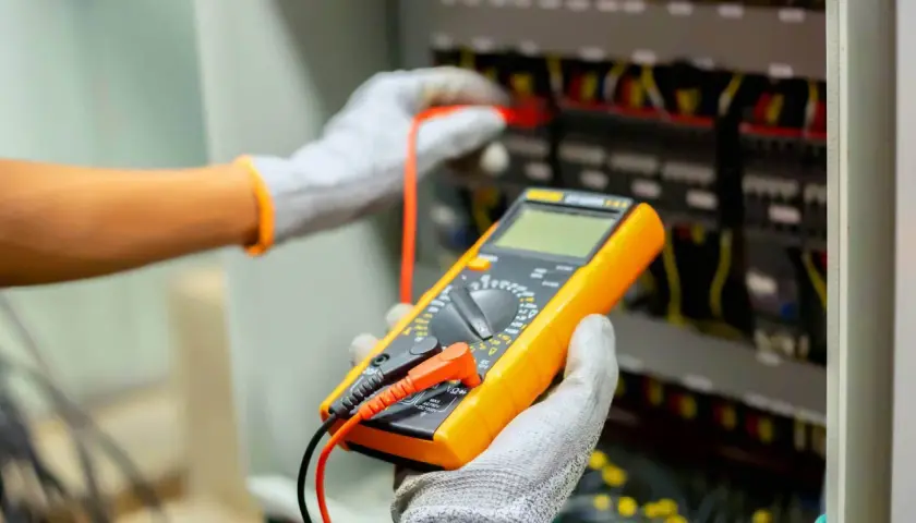Peszel w instalacji elektrycznej: obowiązek czy zbędny koszt?