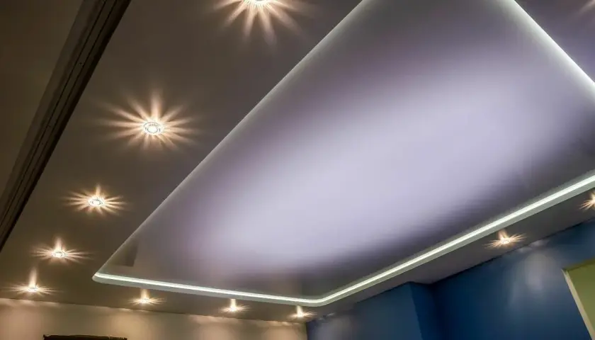 Sufit napinany DIY: Zrób to sam? Koszty, pułapki, instrukcja.