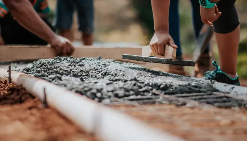 Jaki beton na fundament B20 czy B25: wybierz mądrze dla trwałości