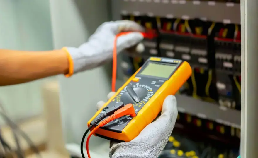Peszel w instalacji elektrycznej: obowiązek czy zbędny koszt?